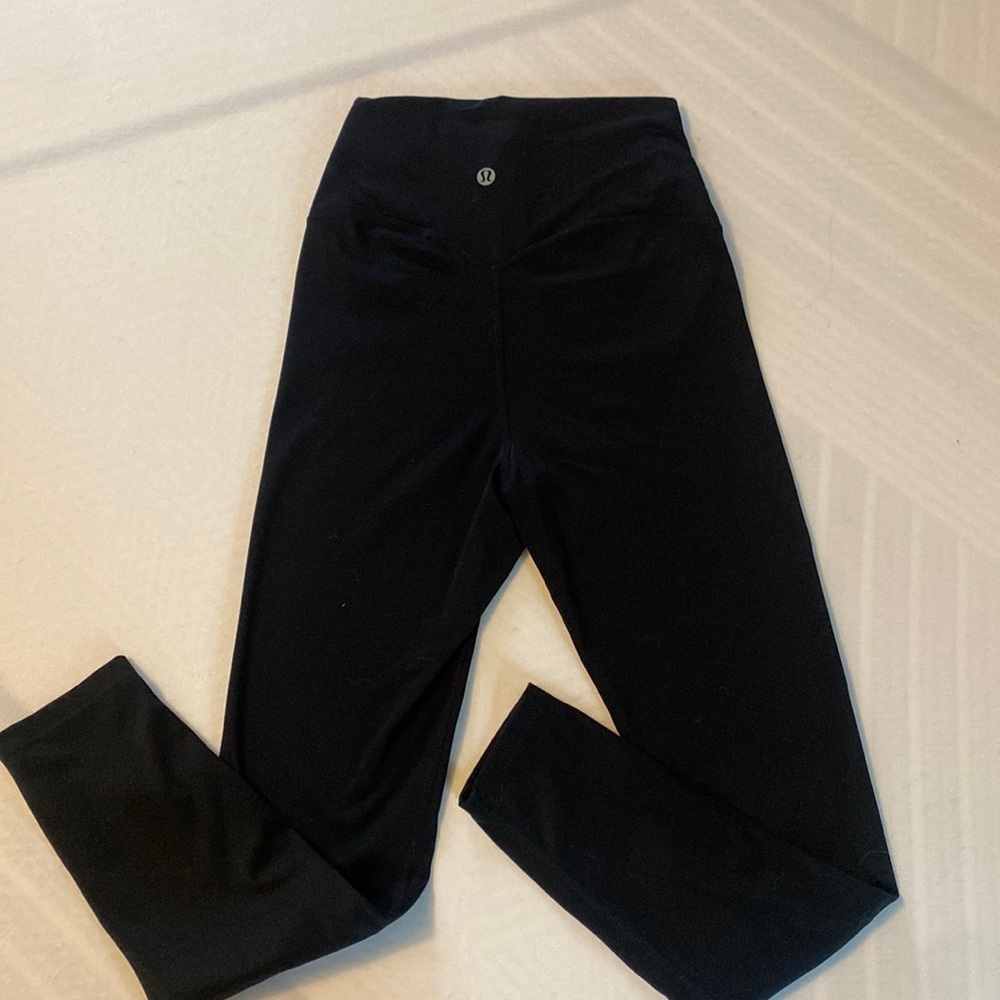 lululemon Align™ High-Rise Crop 23"
{new & like new} leggings size 2